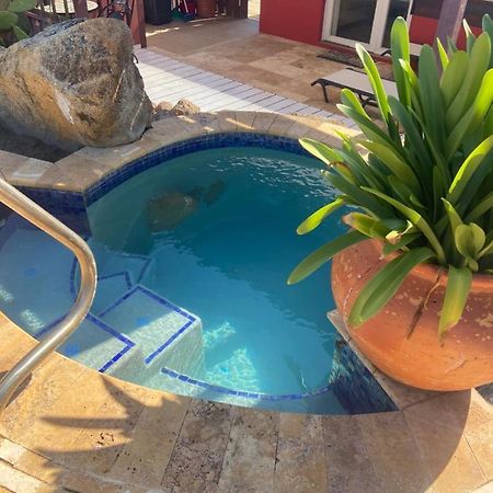 Cozy Studio With Private Spa Oranjestad Bagian luar foto