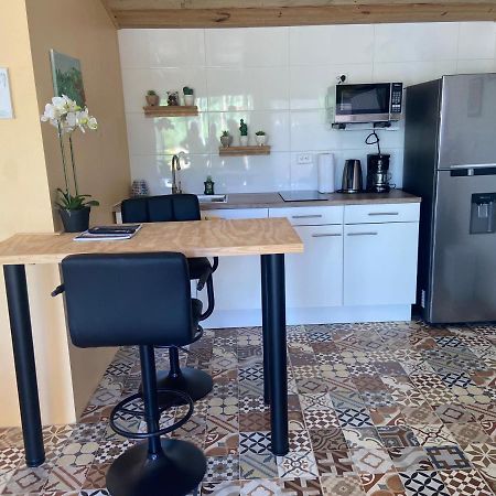 Cozy Studio With Private Spa Oranjestad Bagian luar foto