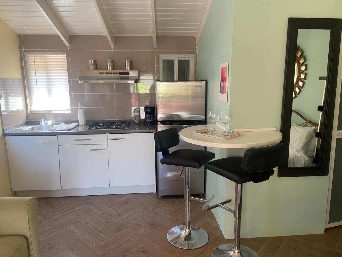 Cozy Studio With Private Spa Oranjestad Bagian luar foto