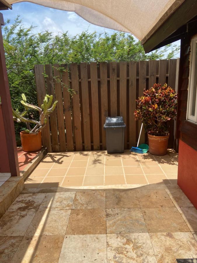 Cozy Studio With Private Spa Oranjestad Bagian luar foto