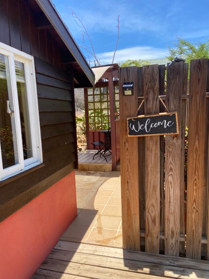 Cozy Studio With Private Spa Oranjestad Bagian luar foto
