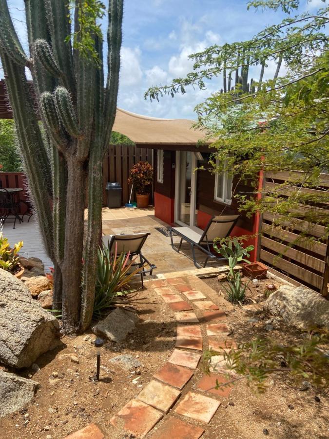 Cozy Studio With Private Spa Oranjestad Bagian luar foto