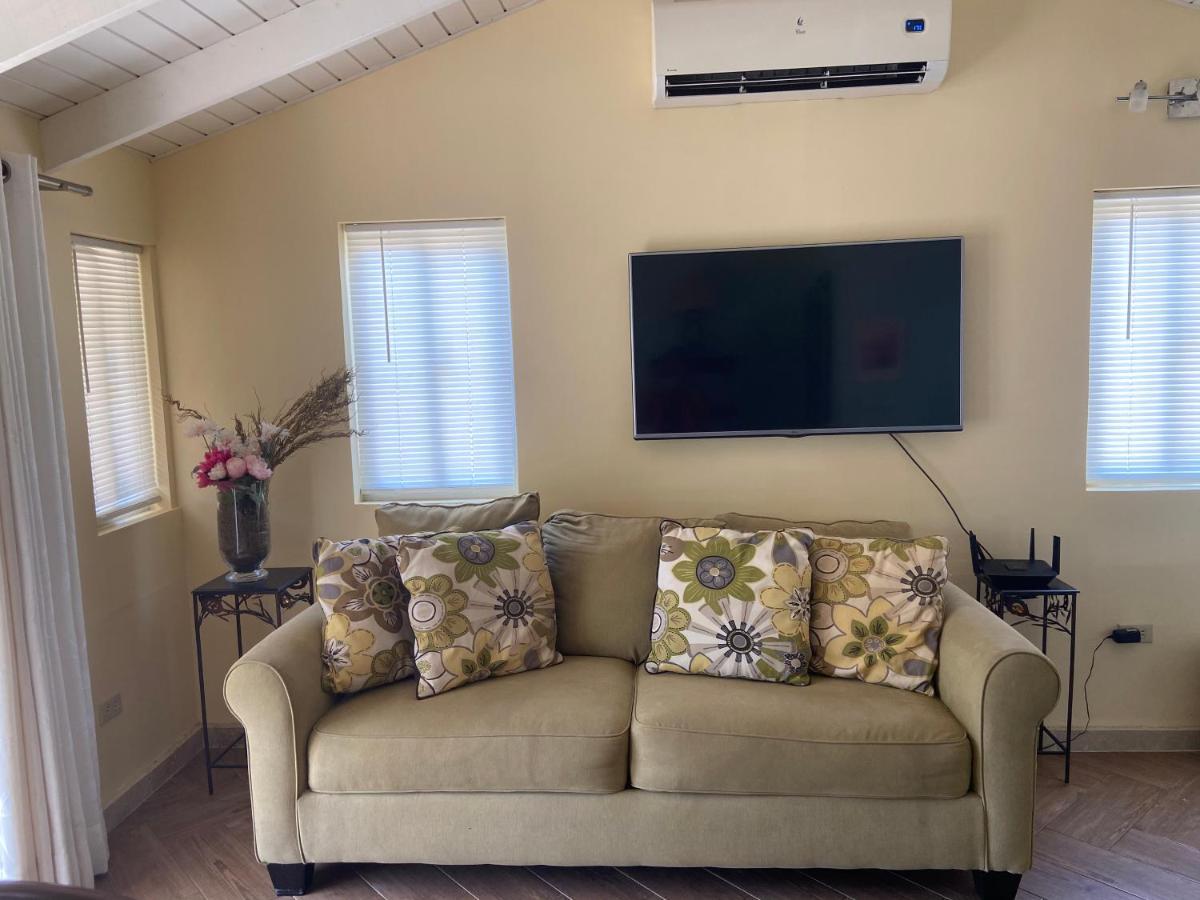 Cozy Studio With Private Spa Oranjestad Bagian luar foto