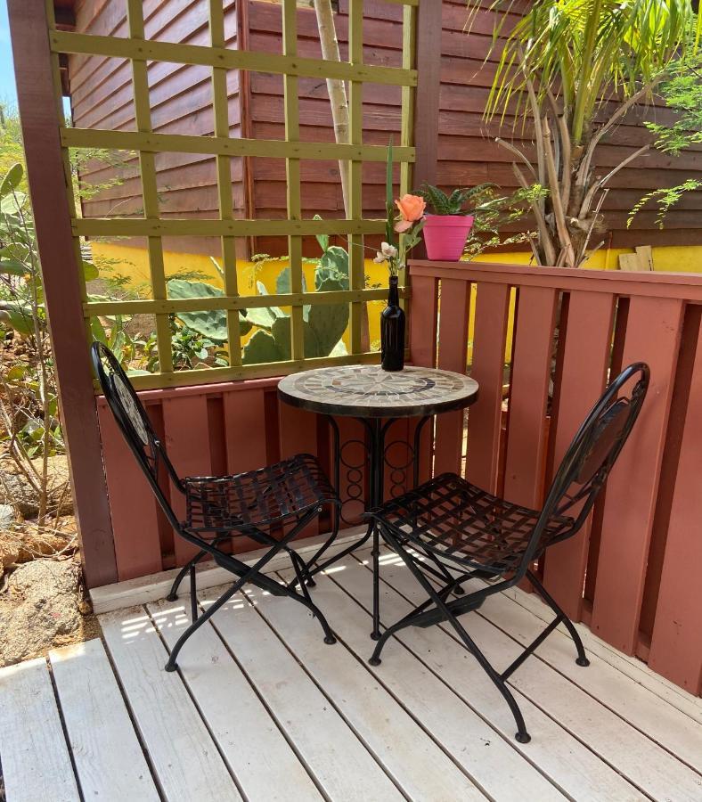 Cozy Studio With Private Spa Oranjestad Bagian luar foto