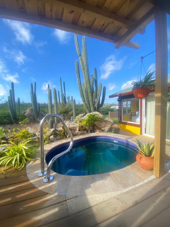 Cozy Studio With Private Spa Oranjestad Bagian luar foto