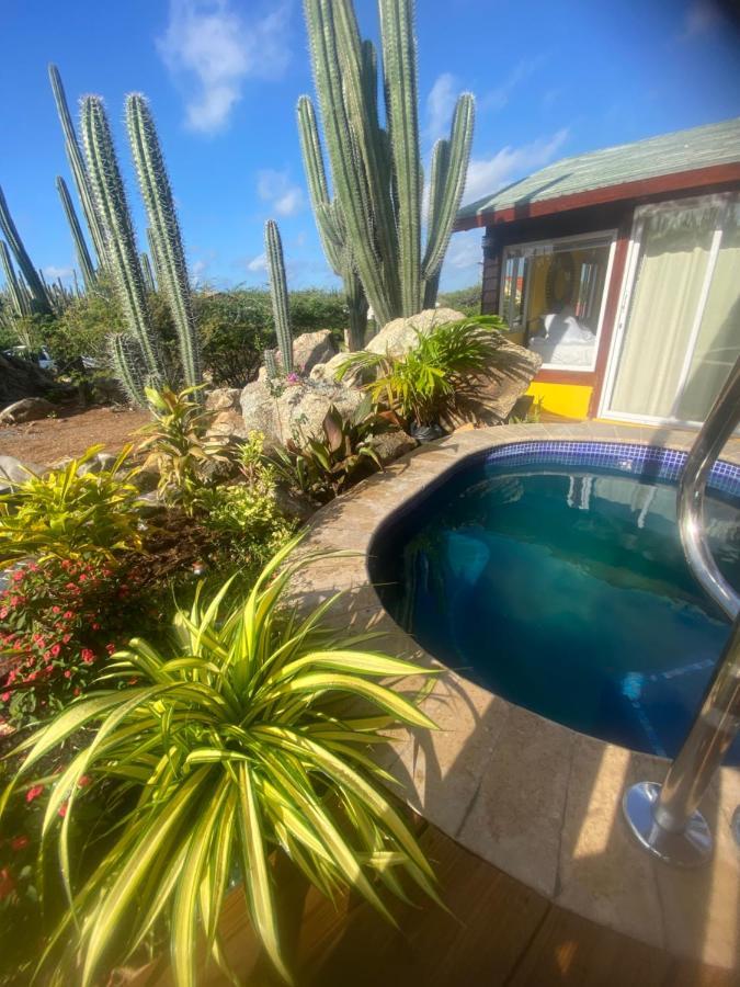 Cozy Studio With Private Spa Oranjestad Bagian luar foto