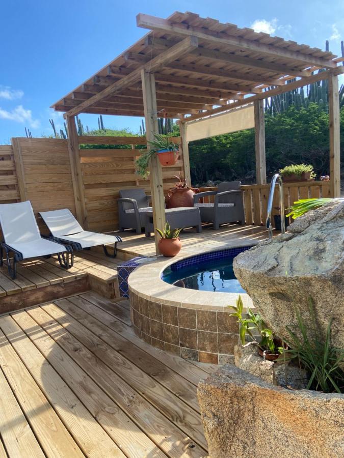 Cozy Studio With Private Spa Oranjestad Bagian luar foto
