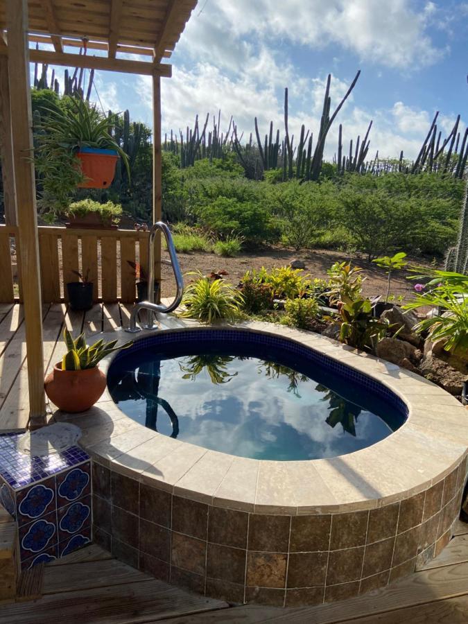 Cozy Studio With Private Spa Oranjestad Bagian luar foto