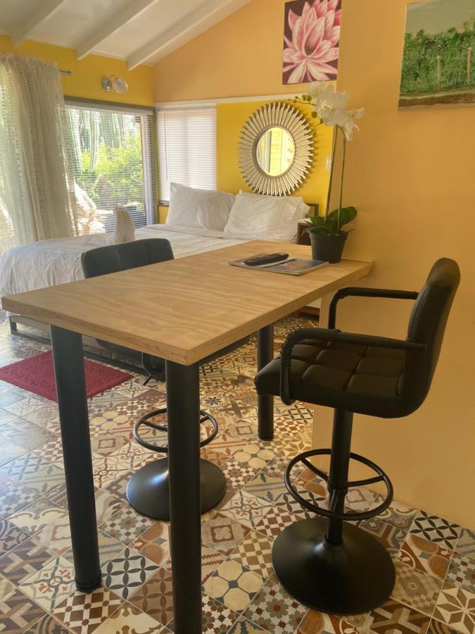 Cozy Studio With Private Spa Oranjestad Bagian luar foto